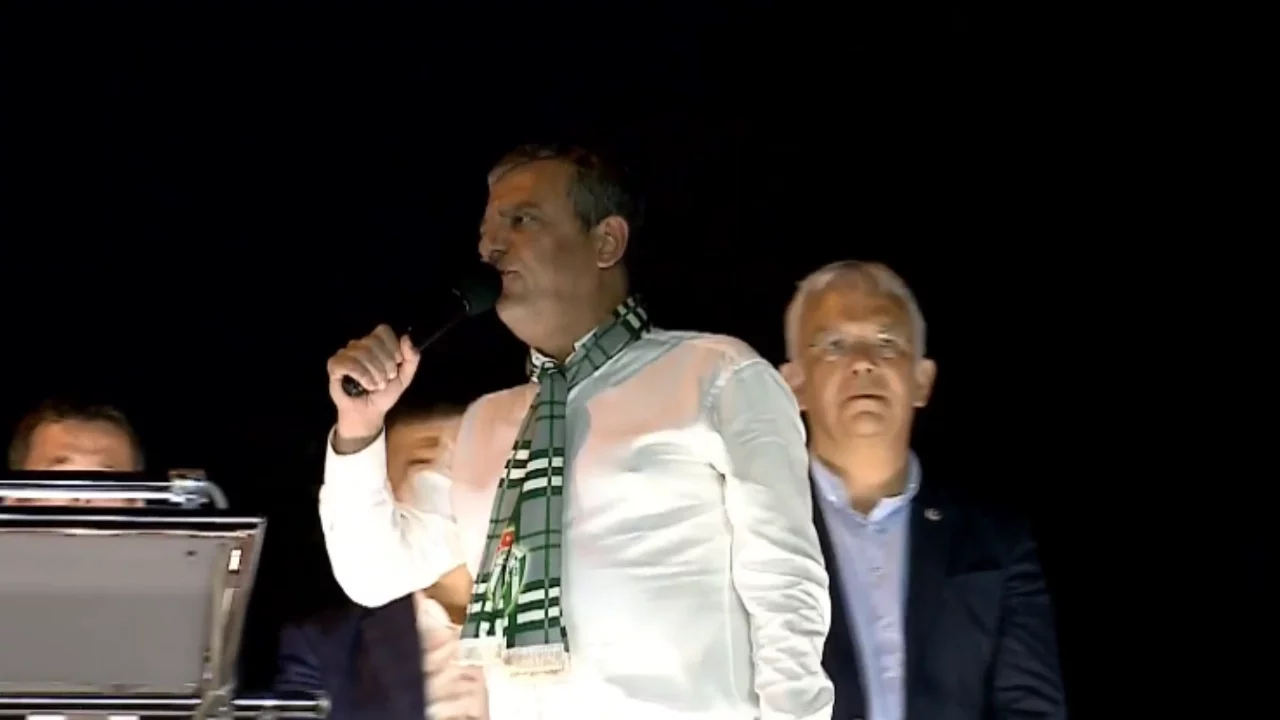 Özgür Özel, Bursalılara sesleniyor: Yürüyüş mitinge dönüştü!