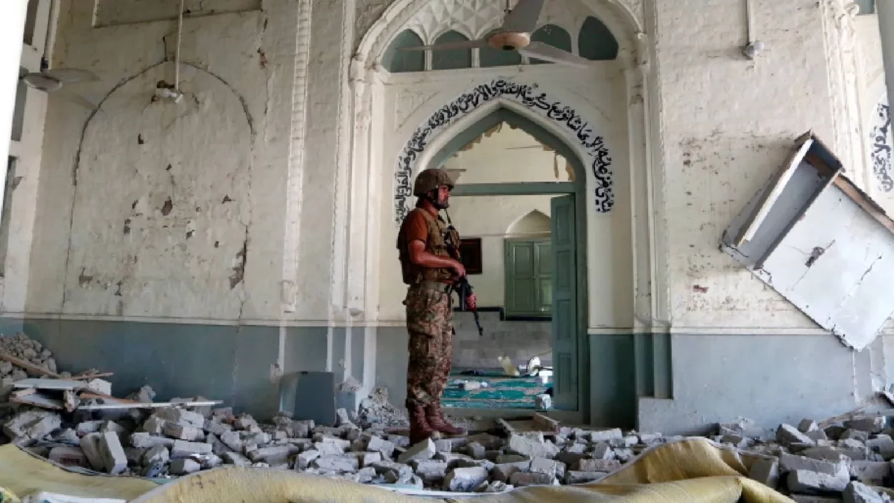 Pakistan'da emniyet yerleşkesi yakınında bombalı saldırı