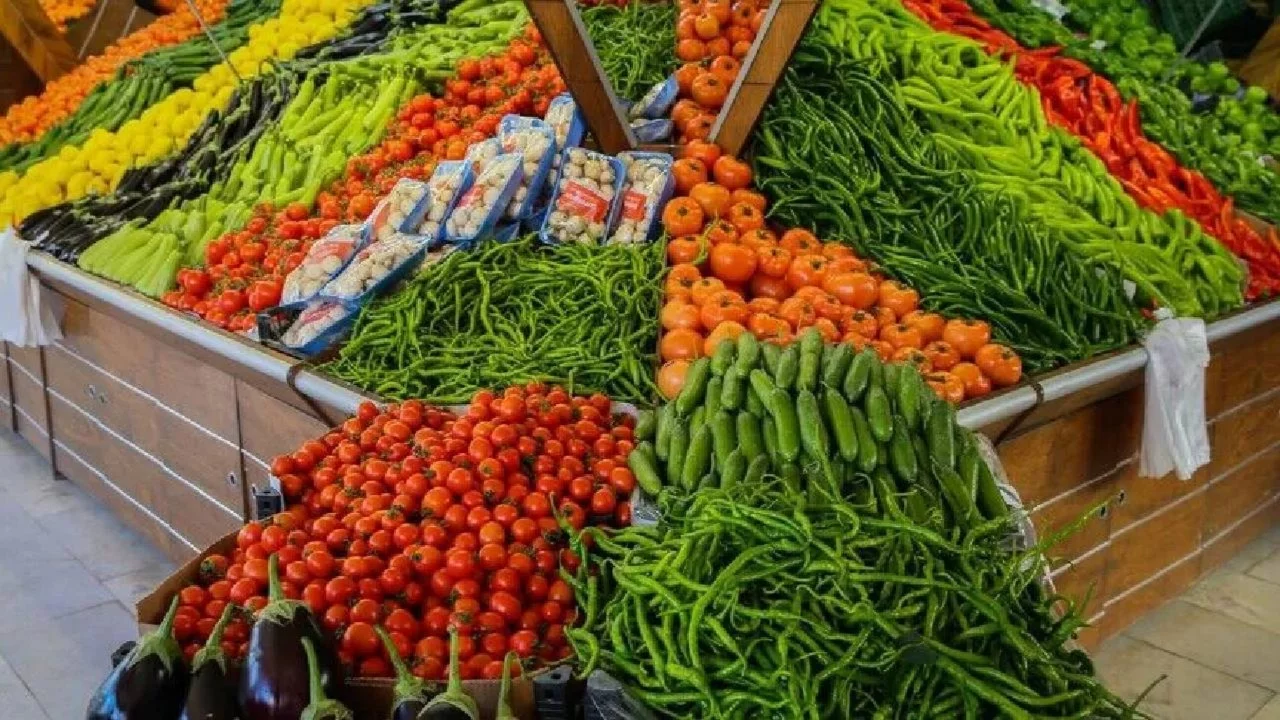 Büyük meyve-sebze dağıtımcılarına operasyon: 40 kişi tutuklandı