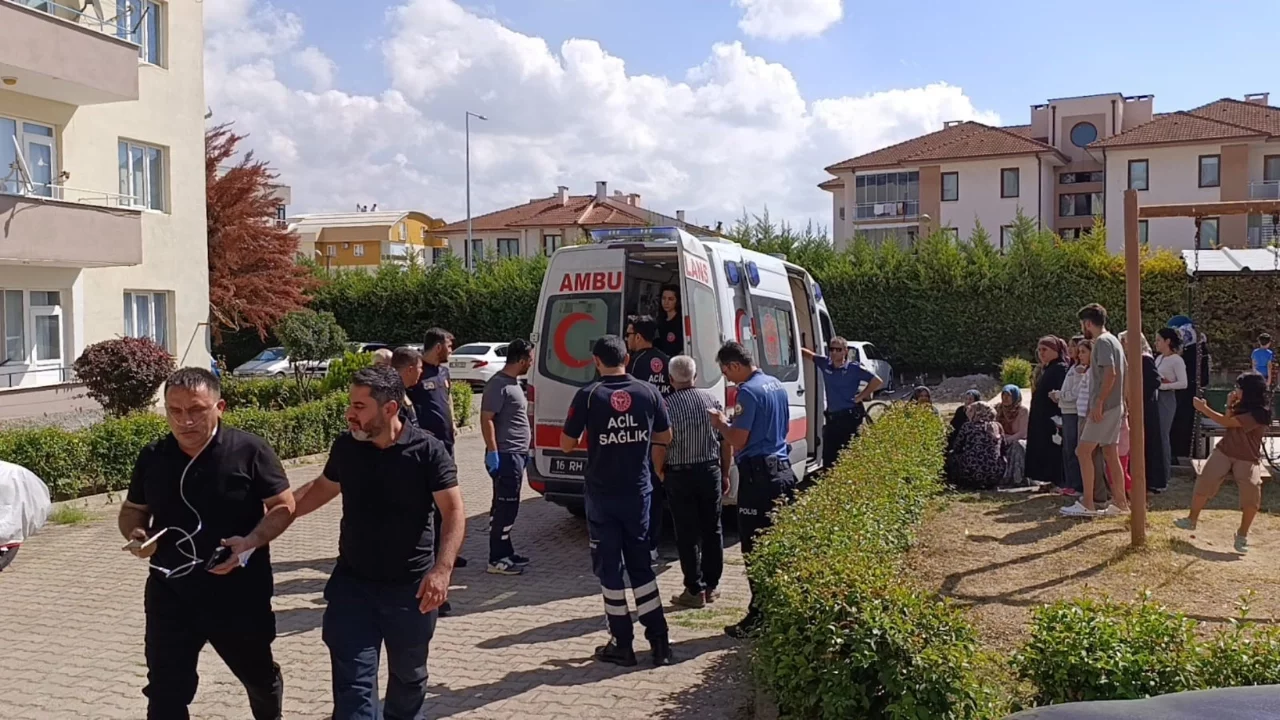 Bursa'da apartmanda korkutan yangın! 2'si çocuk 4 kişi etkilendi dumandan etkilendi