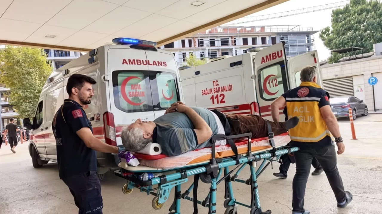 Bursa'da çatıdan düşen kişi ağır yaralandı