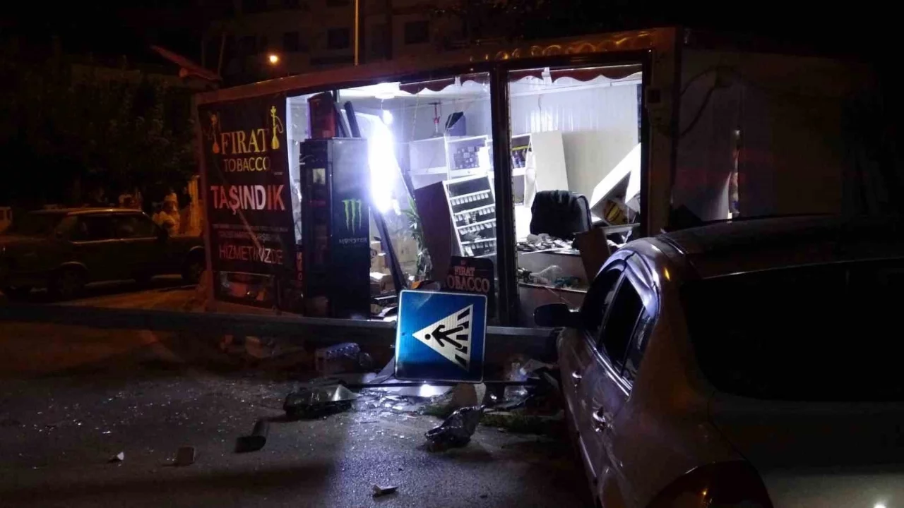 Kontrolden çıkan araç konteyner iş yerine girdi