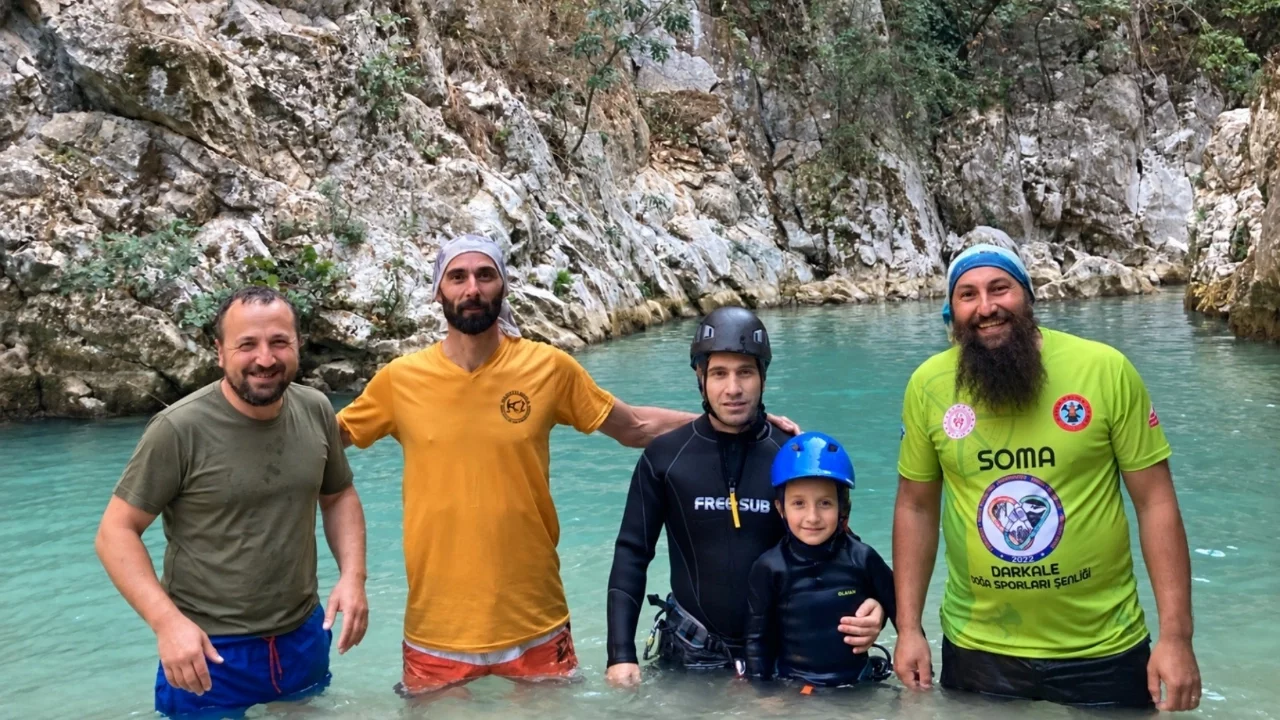 Bursa'nın en genç kanyoncusu: 8 yaşındaki Asya, Abadiye Kanyonu'nu başarıyla tamamladı