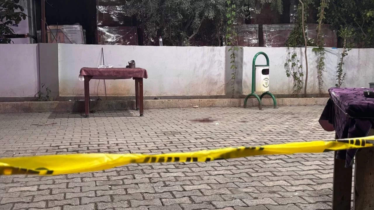Adana'da kahvehanede silahlı çatışma: Ölü ve yaralılar var