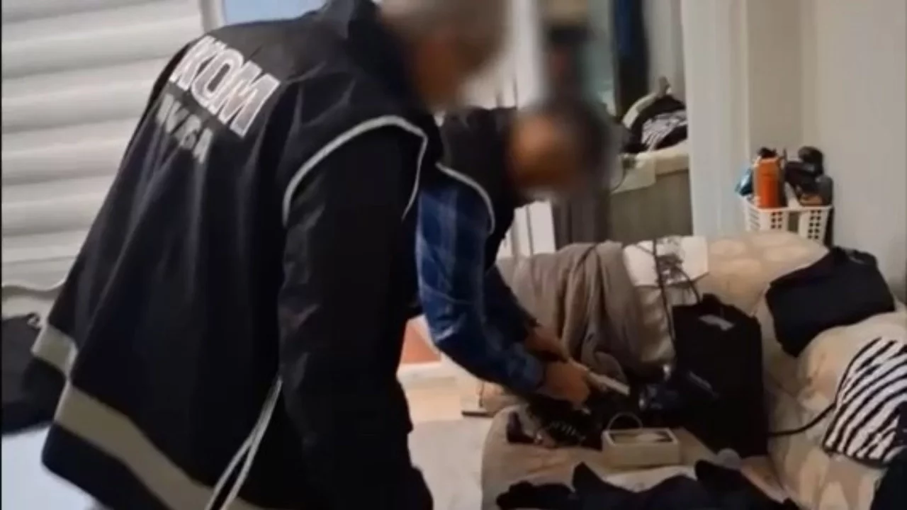 Bursa'da 3 ilçede 12 adrese eş zamanlı operasyon: Çok sayıda silah ve mühimmat ele geçirildi