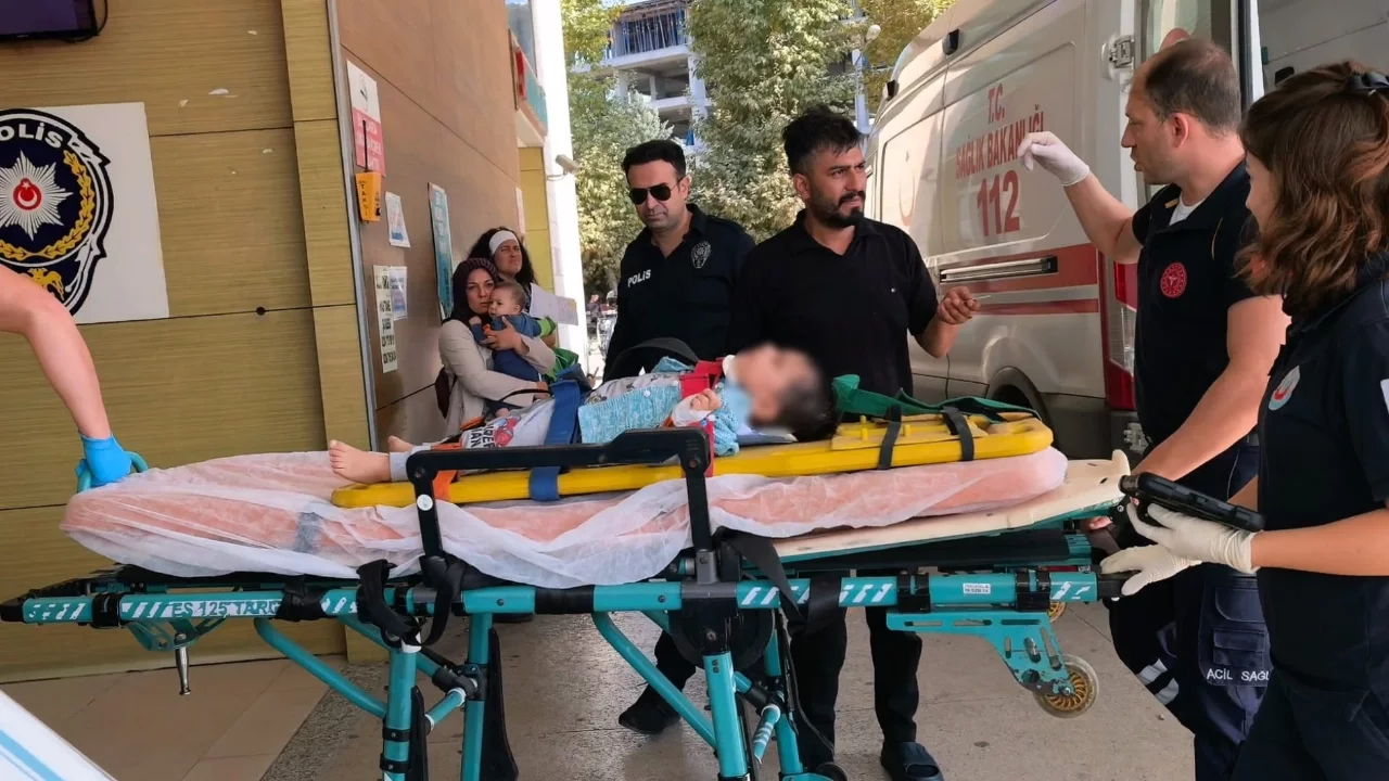 Bursa'da 2 yaşındaki çocuk 3. kattan beton zemine düştü