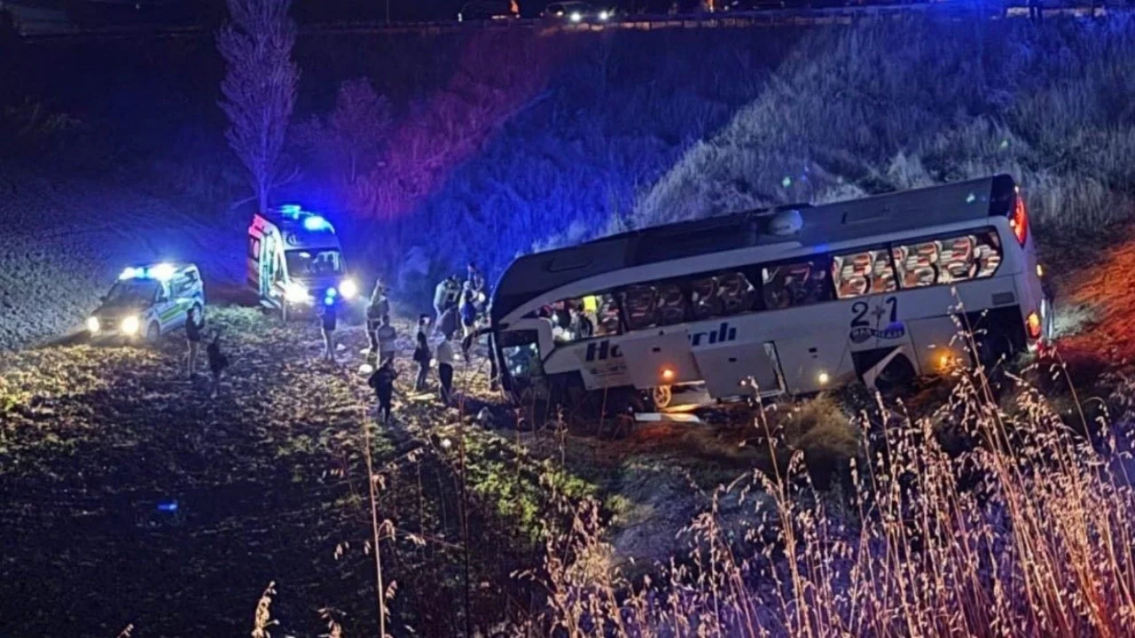 Amasya'da yolcu otobüsü şarampole uçtu: Çok sayıda yaralı