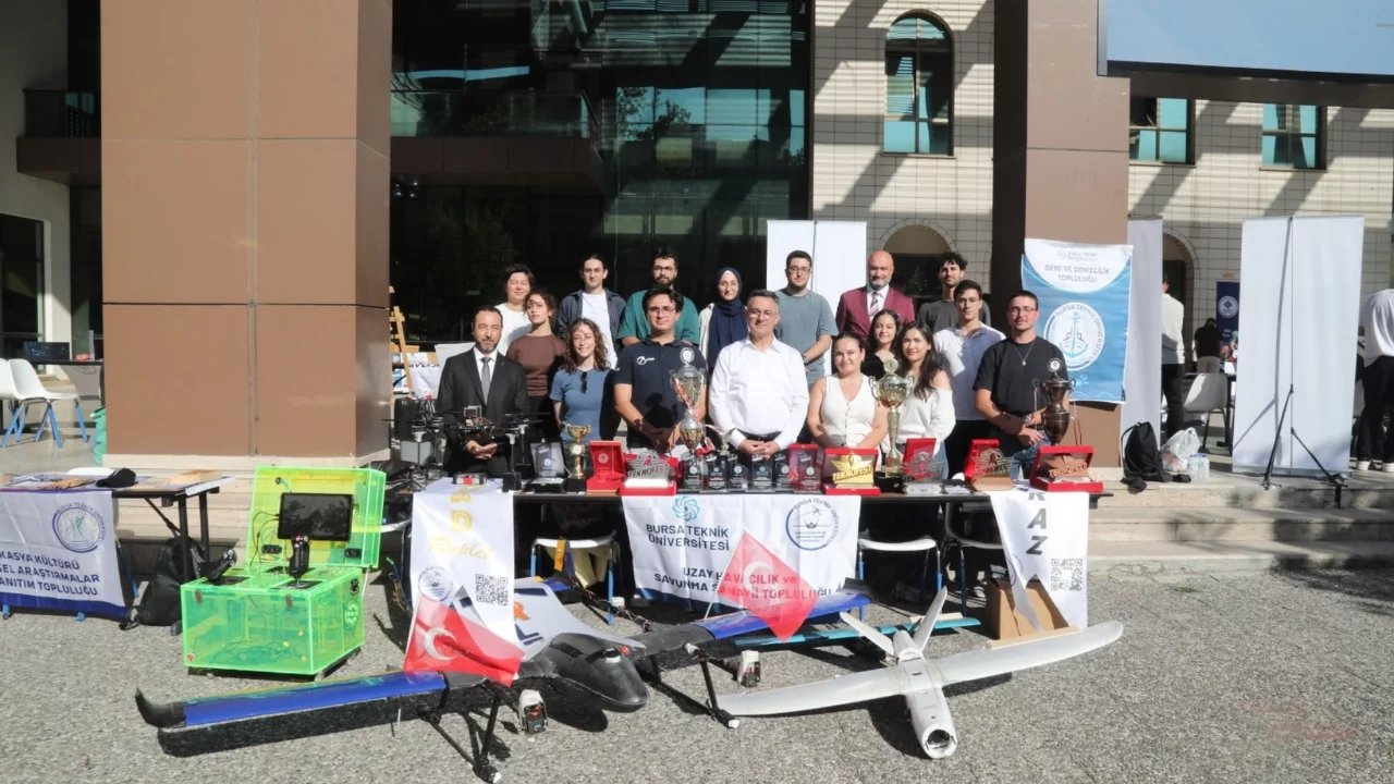 Bursa Teknik Üniversitesi öğrenci toplulukları yeni döneme stantlarla "merhaba" dedi
