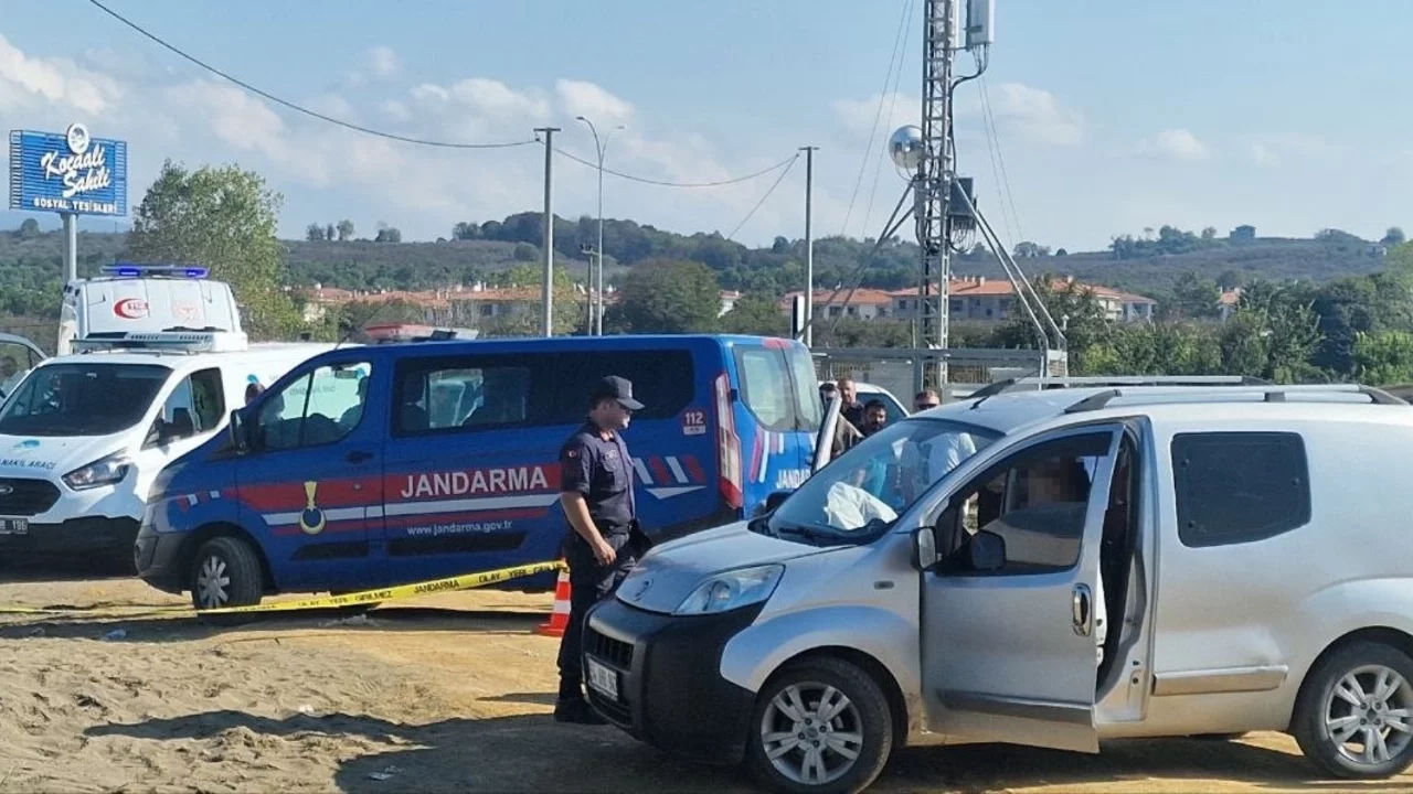 Muhtar aracında başından vurulmuş halde ölü bulundu
