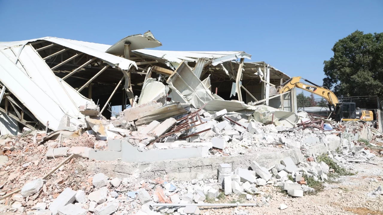 Nilüfer'de kaçak yapıyla mücadele: 3 mahallede yıkım operasyonu
