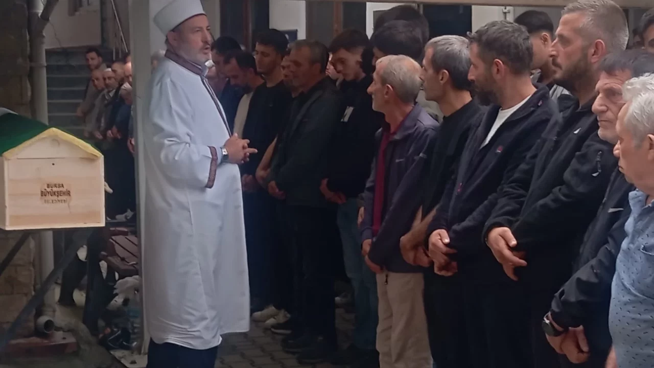 Bursa'da motosiklet kazasında hayatını kaybeden genç son yolculuğuna uğurlandı