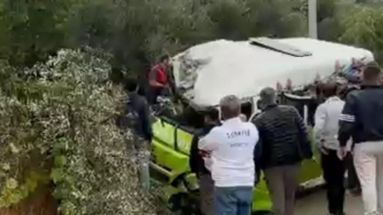 Çanakkale'de minibüs devrildi: 1 ölü, 2 yaralı