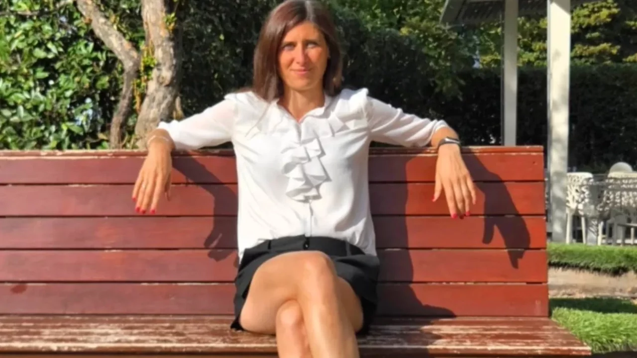İtalyan siyasetçiler neden mini etekli fotoğraf paylaşıyor?