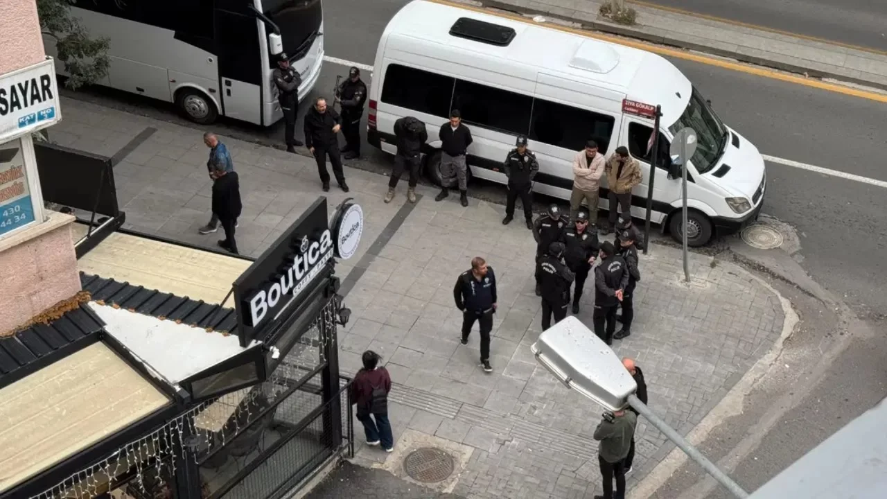 Eğitim-İş Genel Merkezi'ne polis ablukası!