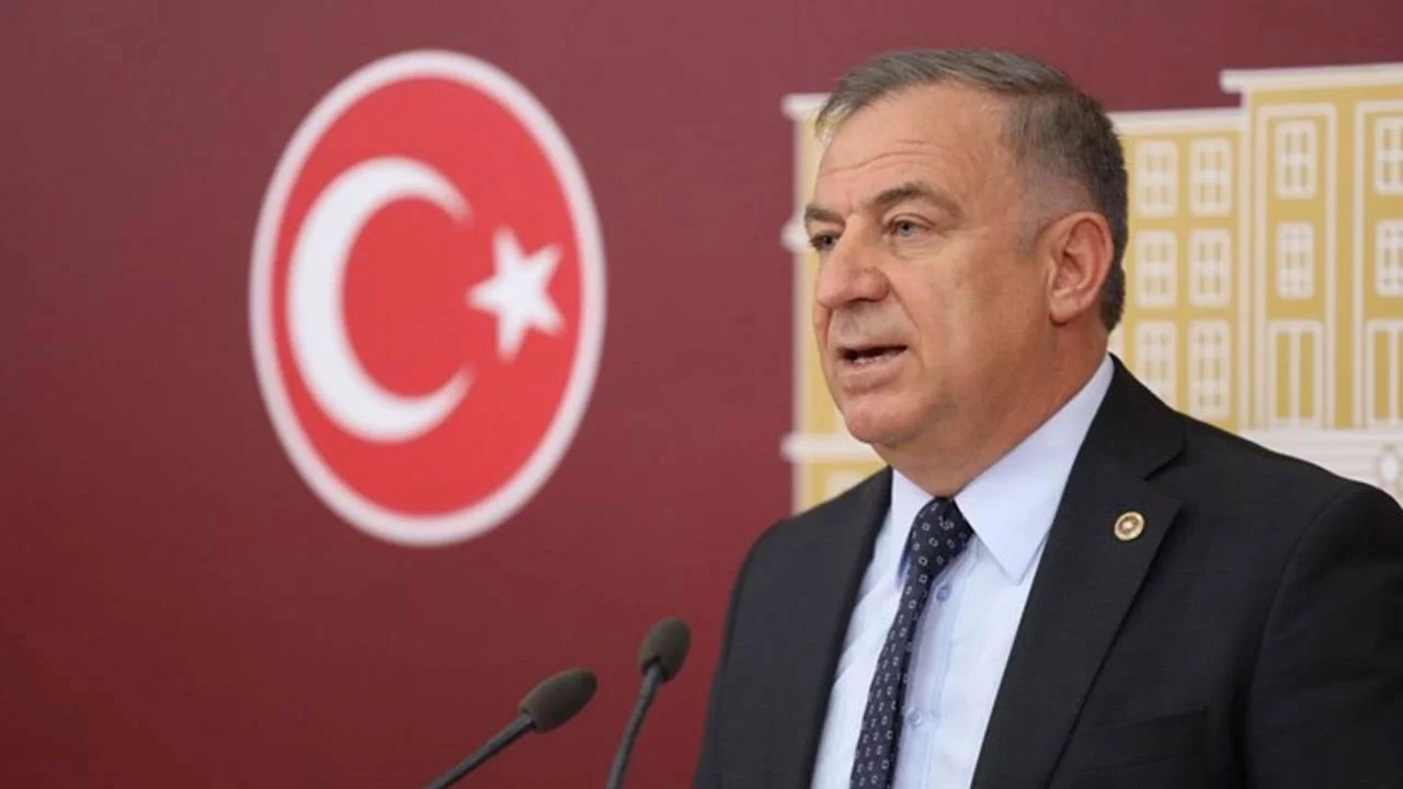 YENİ Partili Gökan Zeybek'ten fon krizi tepkisi: "Türkiye tarihinin en büyük finans tokatçılığı"