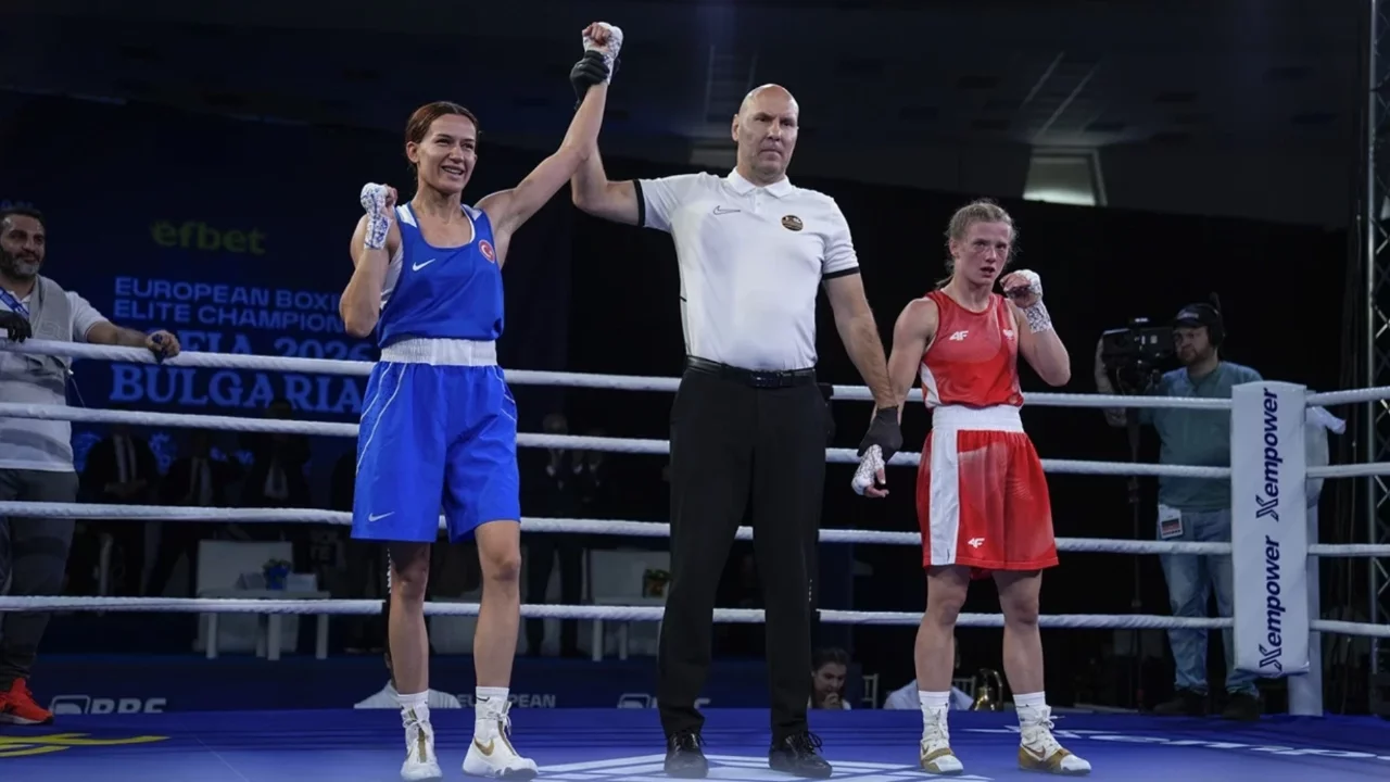 Milli boksör Hatice Akbaş, Avrupa Şampiyonası'nda adını finale yazdırdı