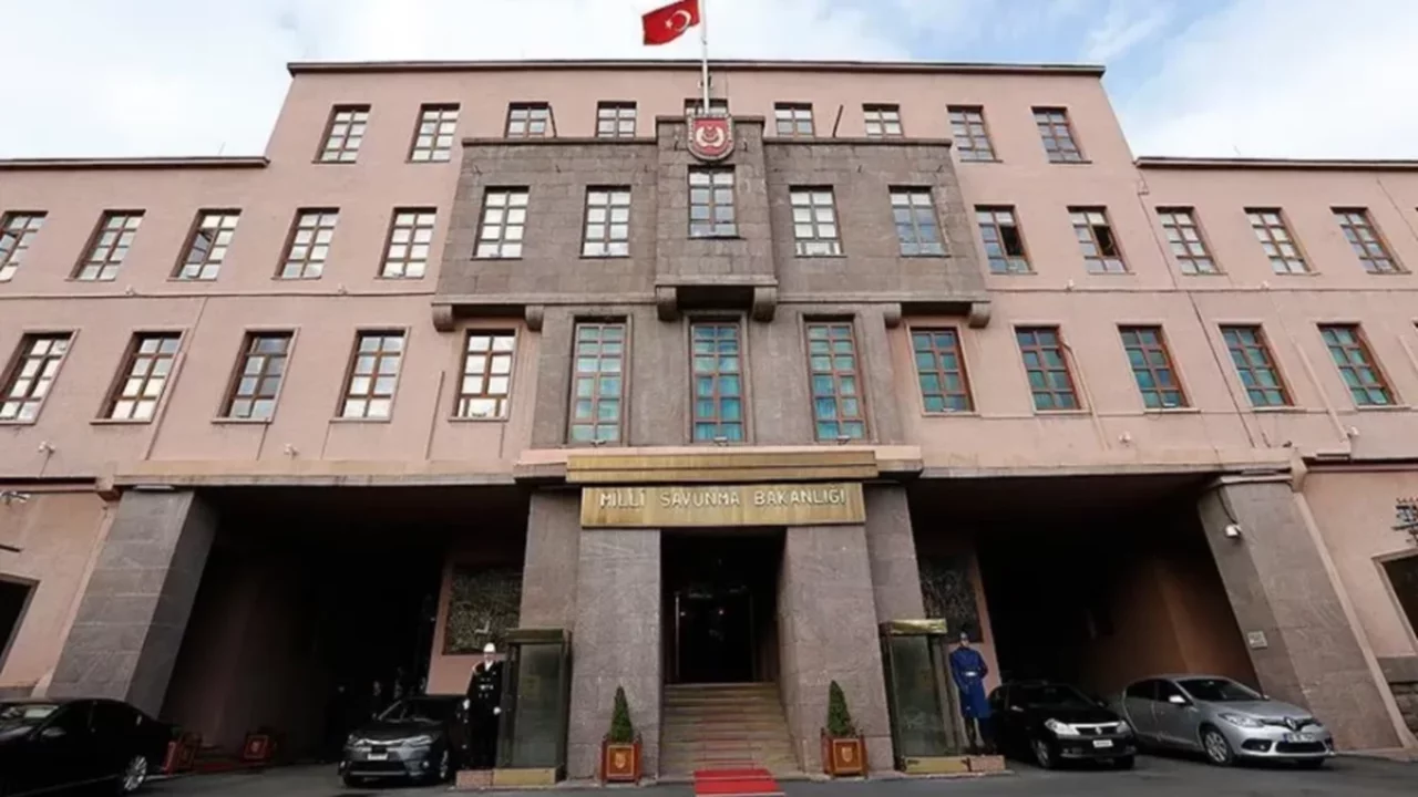 MSB'den Yunanistan'a adalar mesajı: 'Yunanistan barışa zarar verebilecek faaliyetlerden kaçınmalı'