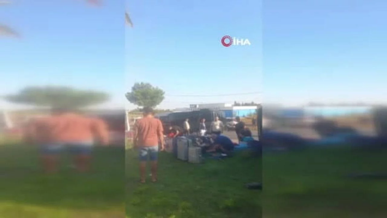 Antalya'nın Manavgat ilçesinde turistleri taşıyan minibüs kaza yaptı: 17 yaralı