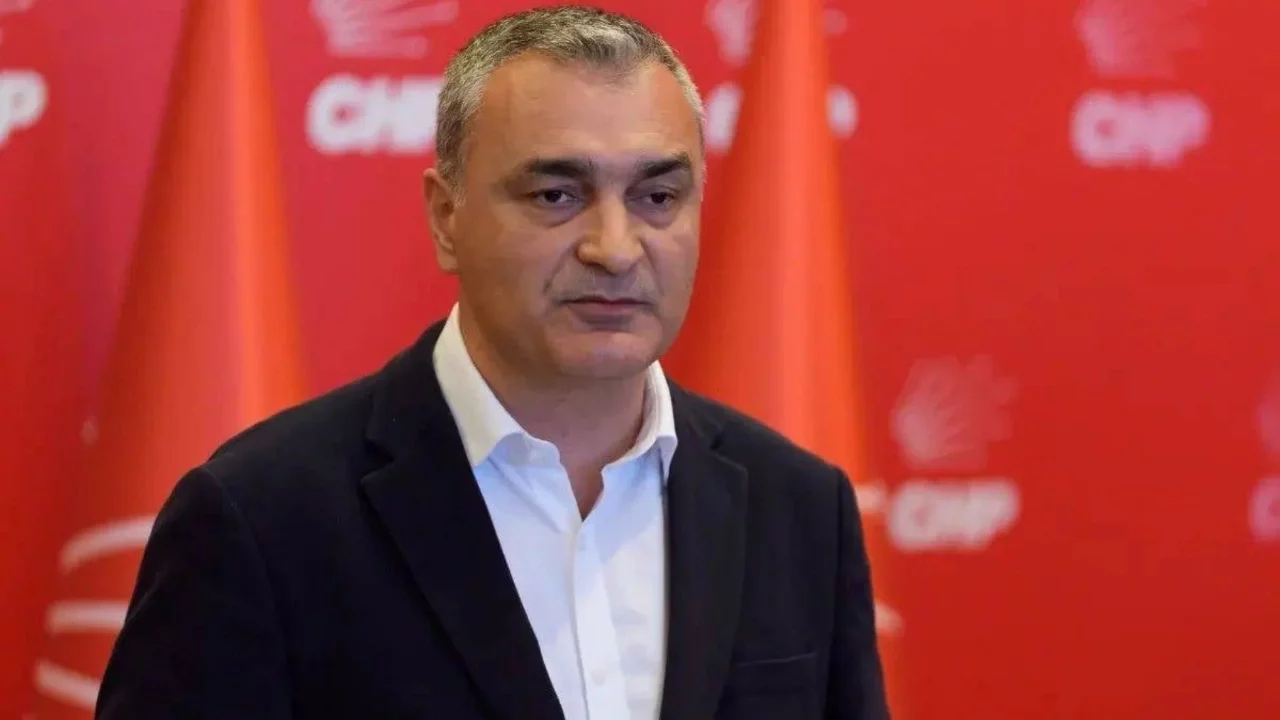 CHP'den Yeni Parti'ye: Sizin belirlediğiniz 39 belediye başkanı AKP'ye geçti, öz eleştiri yapın, sorumluluk alın