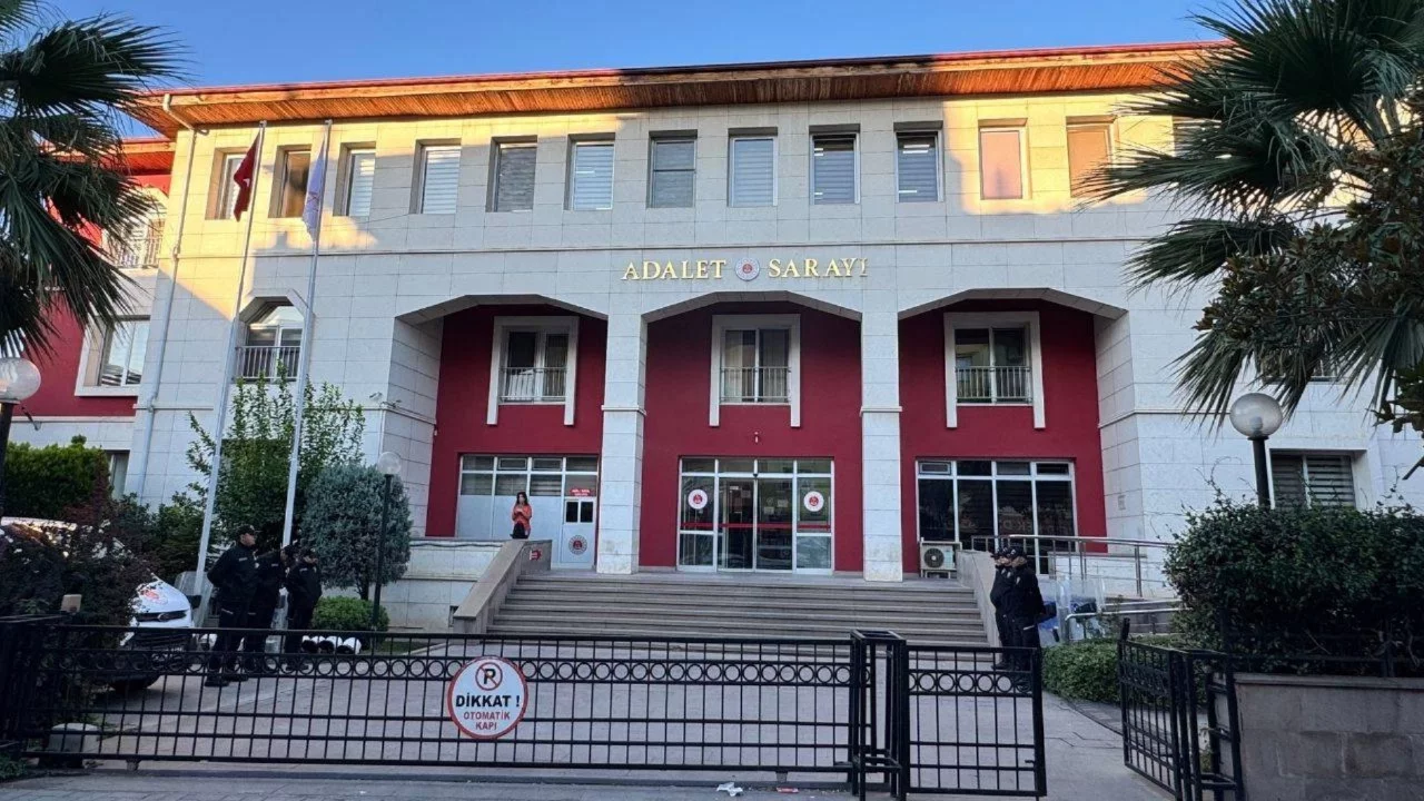 Manisa'daki okul saldırısında saldırgan dahil 10 kişi adliyeye sevk edildi