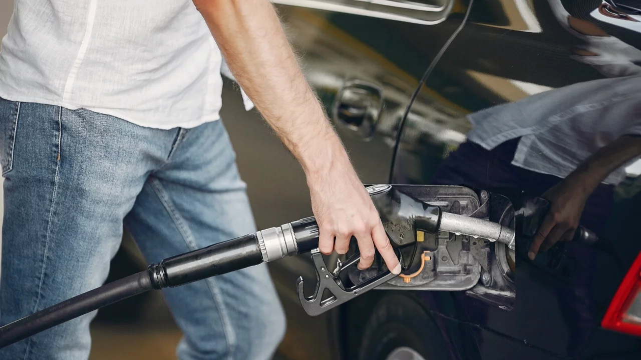 Benzine tarihin en büyük zammı gündemde