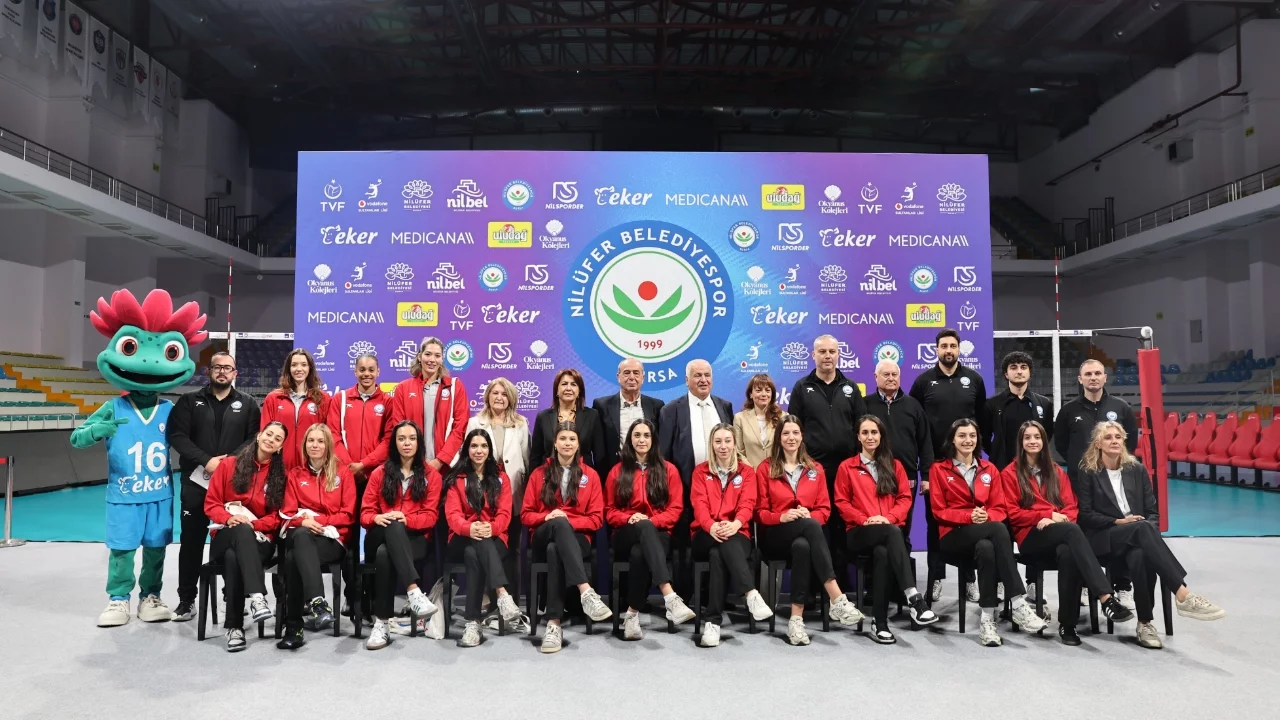 Nilüfer Belediyespor Eker Kadın Voleybol Takımı'nın kadrosu tanıtıldı