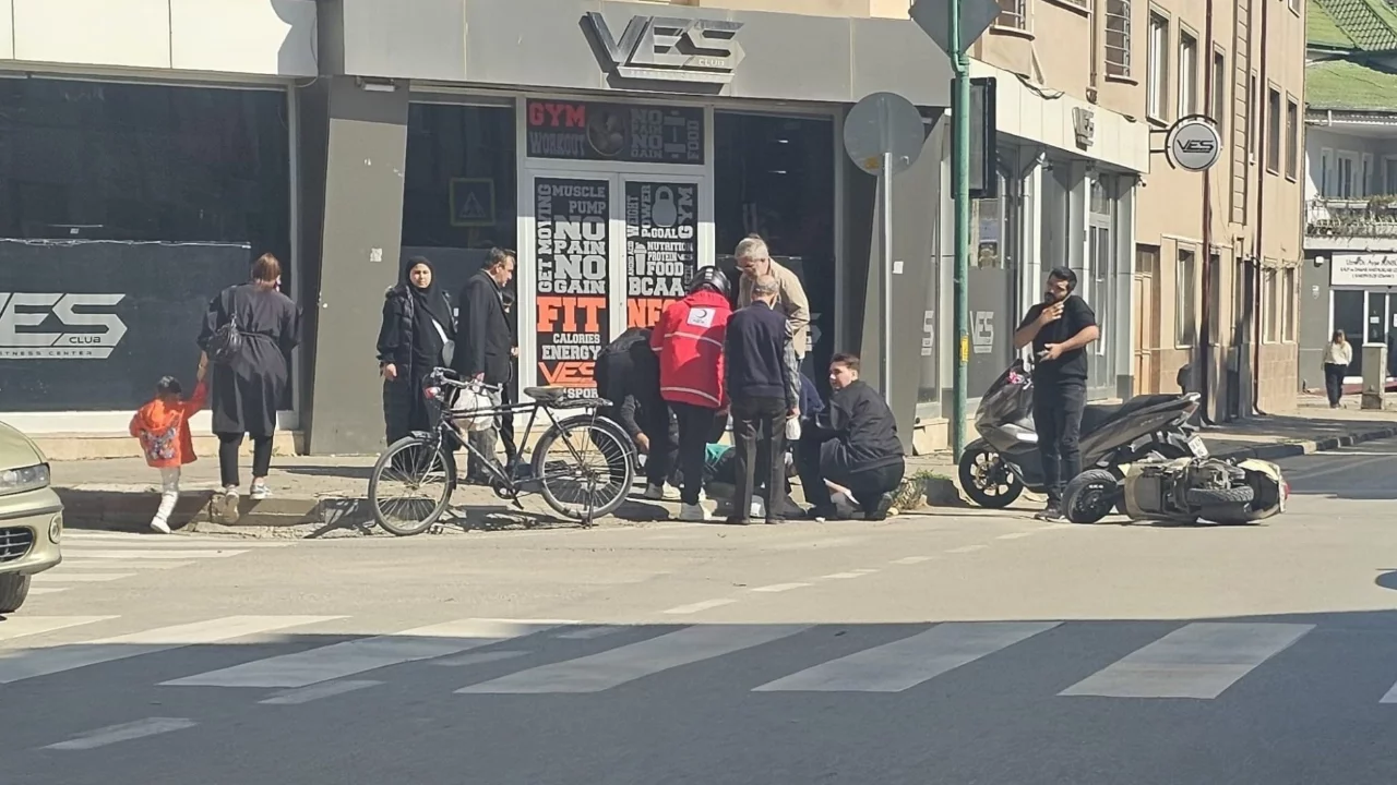 Bursa'da otomobille çarpışan motosikletin sürücüsü yaralandı