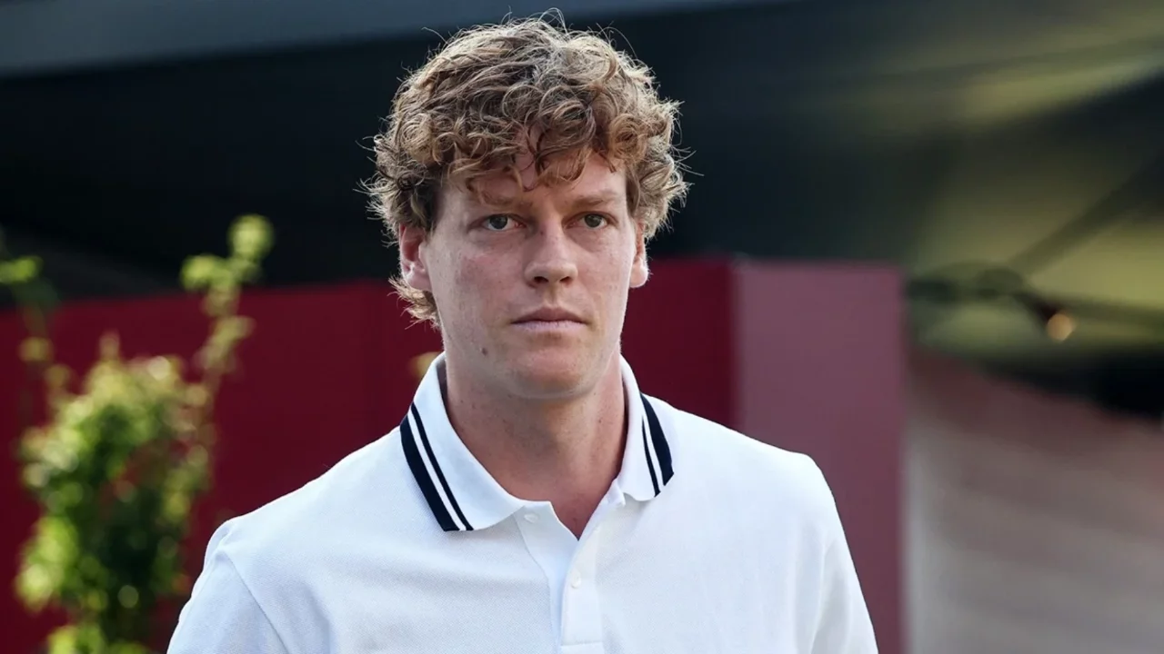 İtalyan tenisçi Jannik Sinner, sakatlığı nedeniyle Çin Açık'tan çekildi