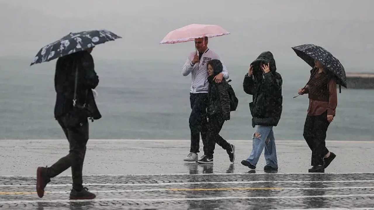 Meteoroloji'den hafta sonu uyarısı: Yağışlar yurdun büyük bölümünü etkisi altına alacak