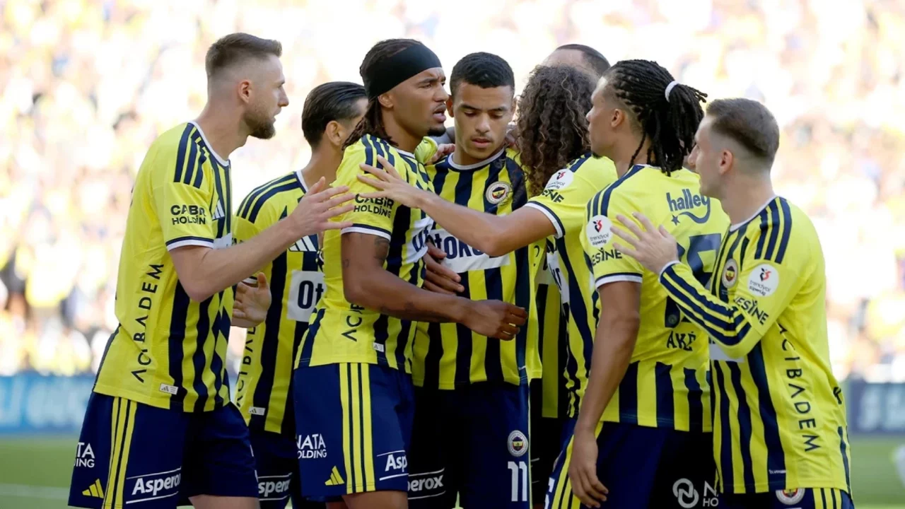 FIFA'dan Fenerbahçe'ye 3 dönem transfer yasağı!
