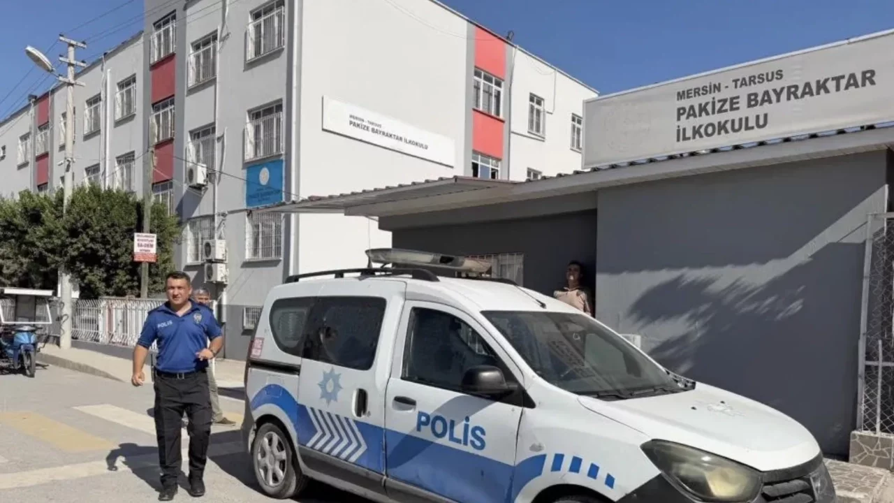 7 yaşındaki çocuğun çantasından tabanca çıktı, babası "unuttum" dedi!