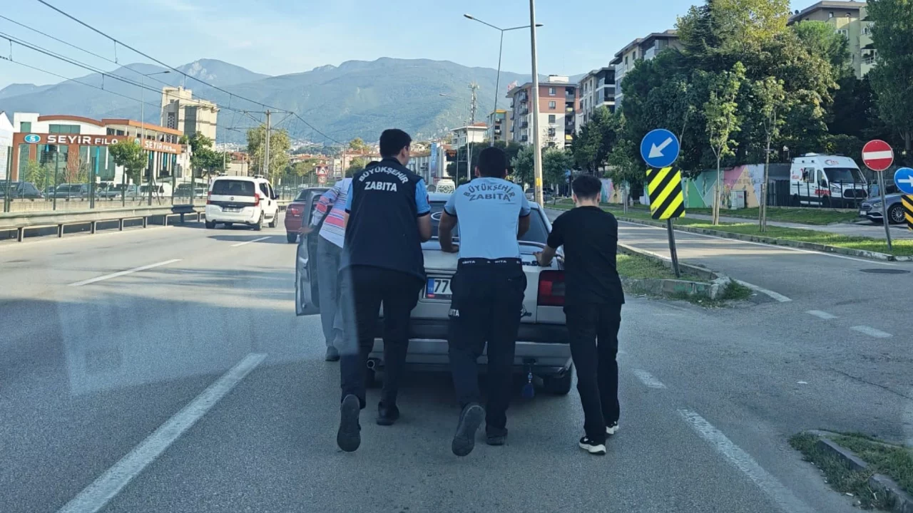 Bursa'da zabıta ekiplerinden örnek davranış