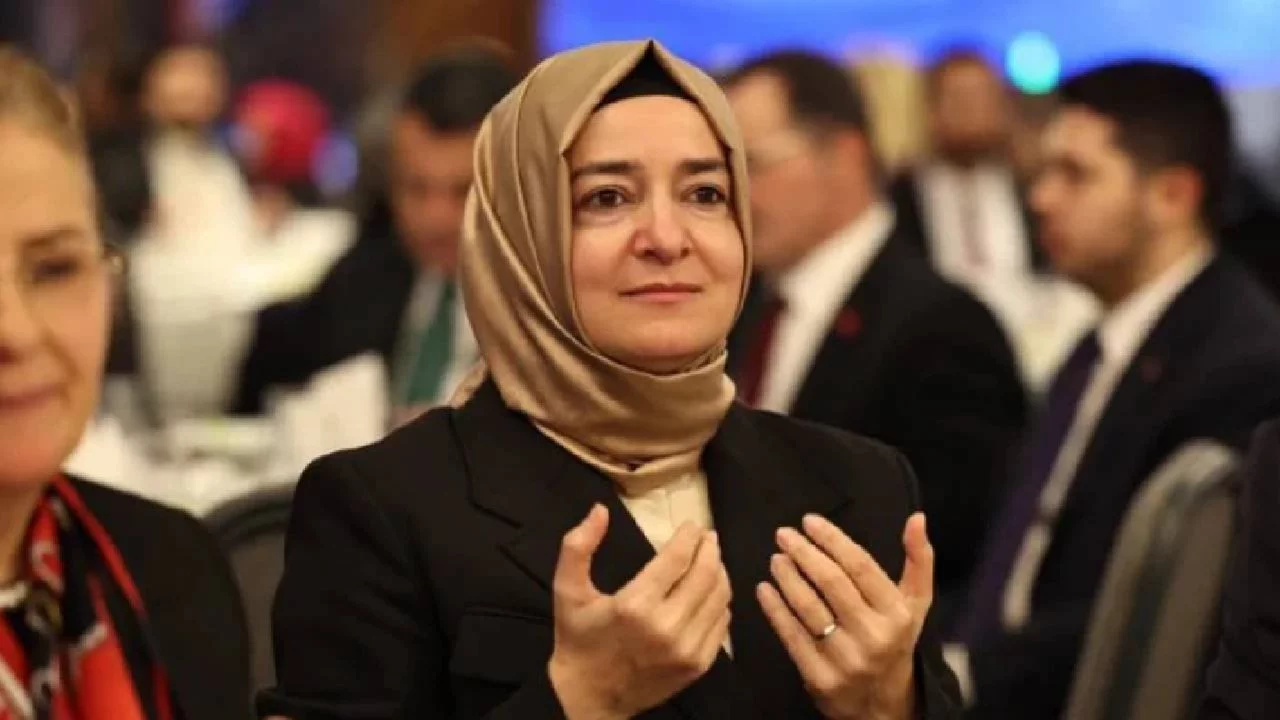 Fatma Betül Sayan Kaya AK Parti'den istifa etti