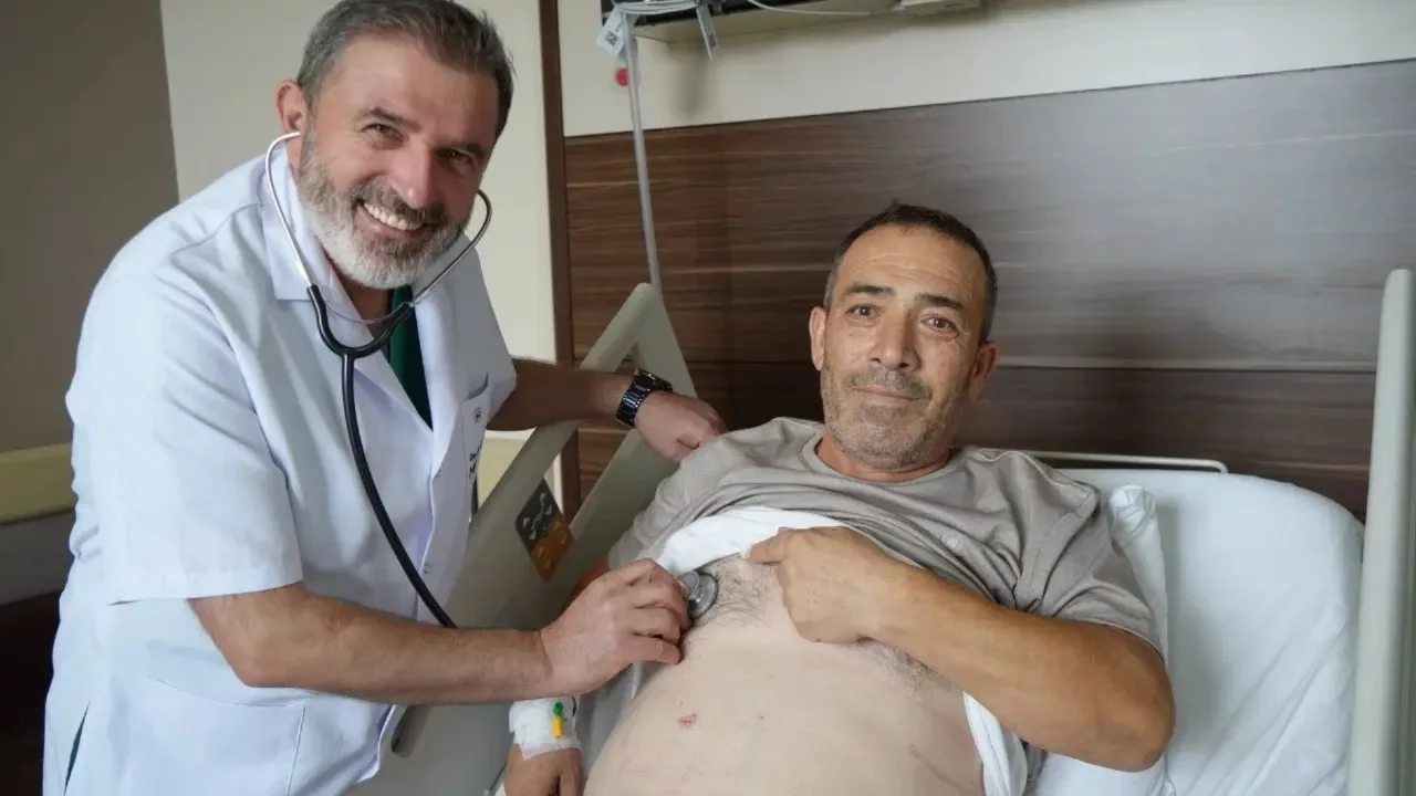 Bağırsak kanseri ameliyatına giren hastanın organları ters çıktı