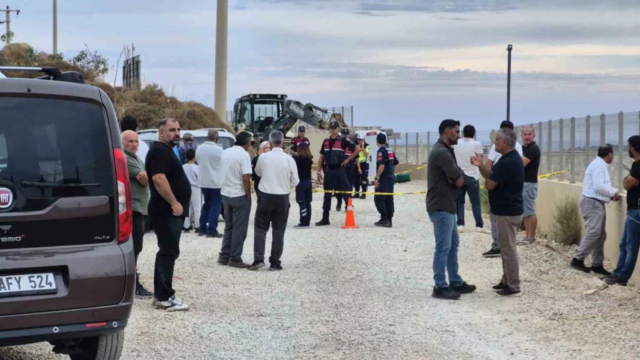 Devrilen kamyonetin altında kalan 15 yaşındaki sürücü yaşamını yitirdi