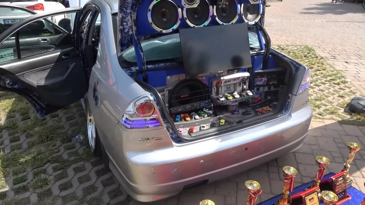 Bursa'da bagajda drift atan oyuncak otomobil görenleri şaşırttı