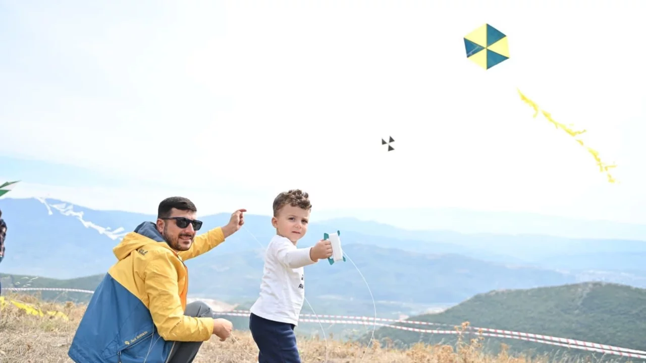 2. Gemlik Uçurtma Şenliği, yoğun katılımla gerçekleşti