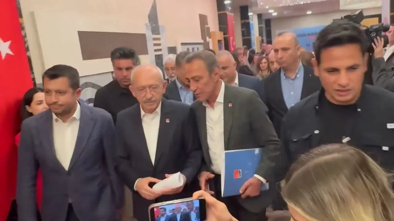 Kılıçdaroğlu, kadına şiddet görüntüleri ortaya çıkan Berhan Şimşek ile yan yana