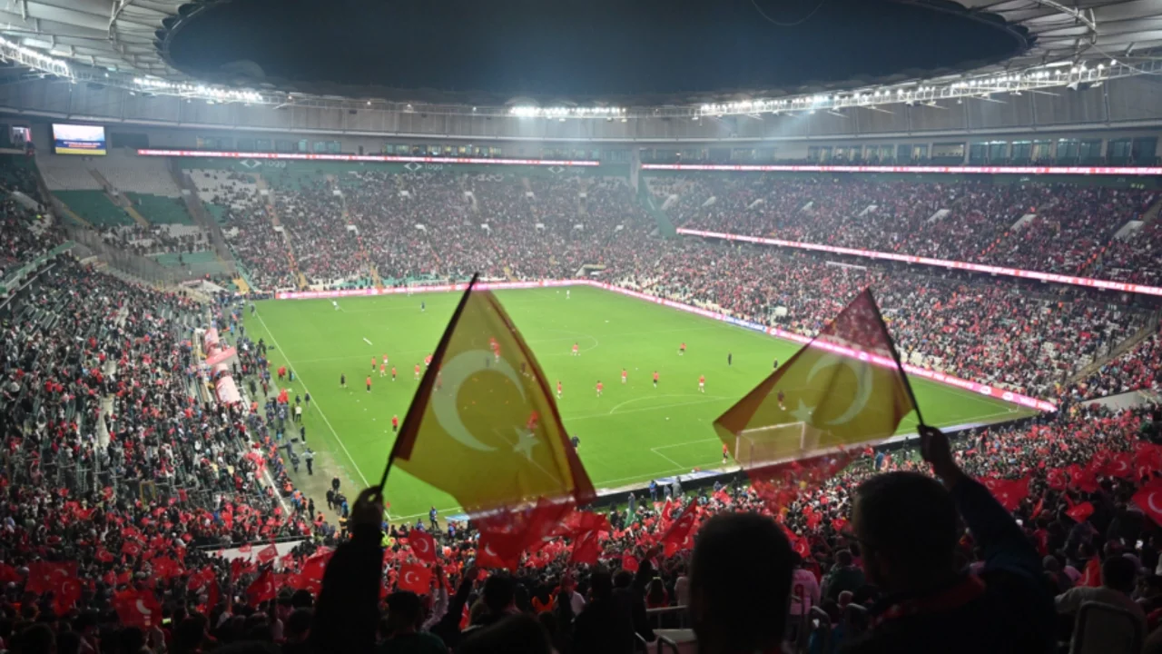Bursa'da ilk düdük çaldı! Başarılar milli takım...