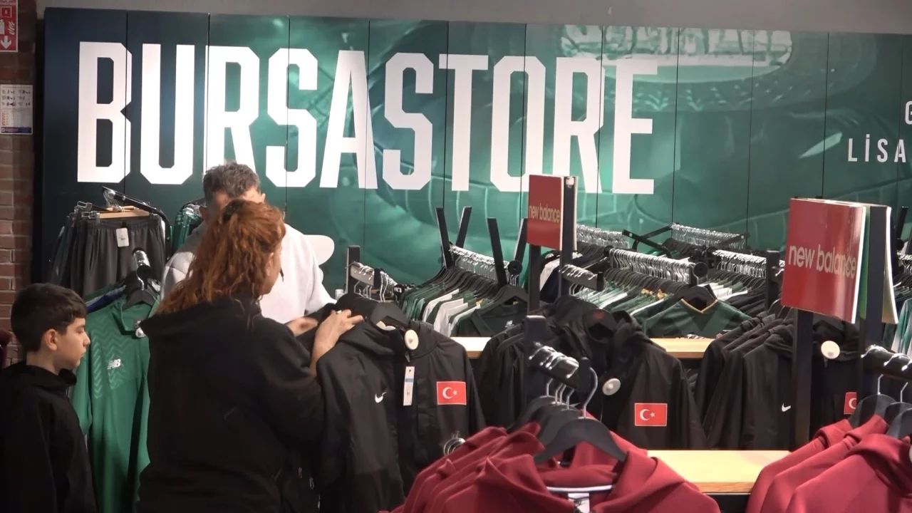 Milli takım formaları Bursastore'da satışa çıktı