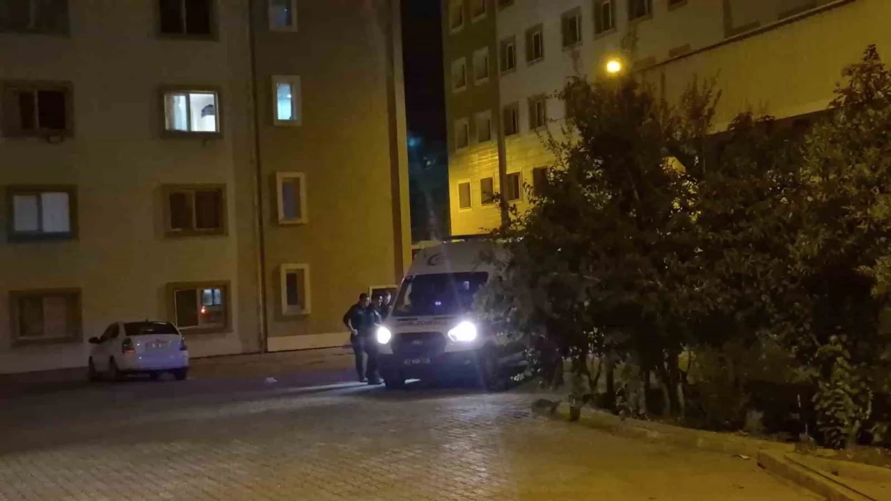 Yurtta kalan iki kız öğrenci gıda zehirlenmesi şüphesiyle hastaneye kaldırıldı
