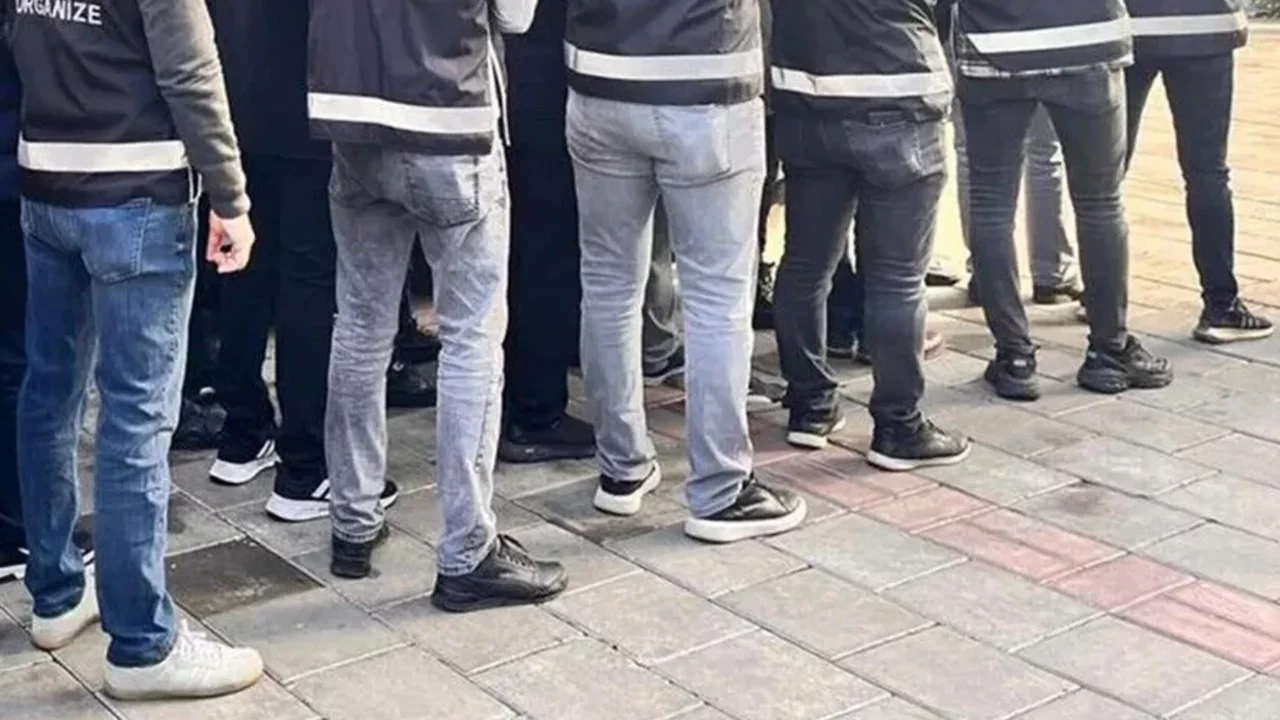 İstanbul merkezli 6 ilde FETÖ'den 20 gözaltı