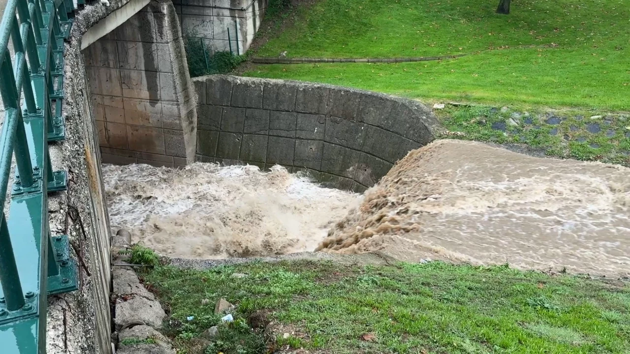 Bursa'da sağanak yağış, derelerdeki su seviyelerinin yükselmesine neden oldu