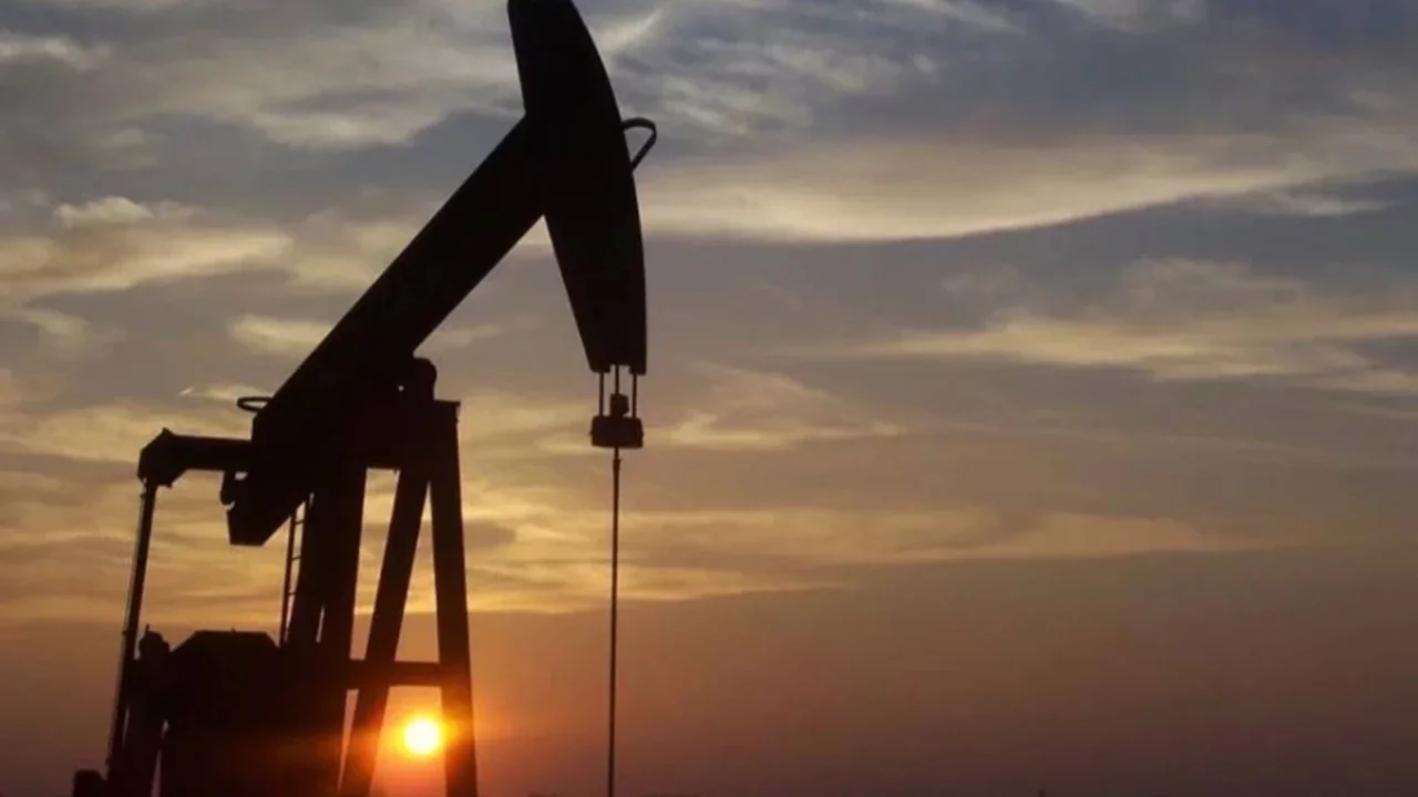 Brent petrolün varili 99,39 dolardan işlem görüyor