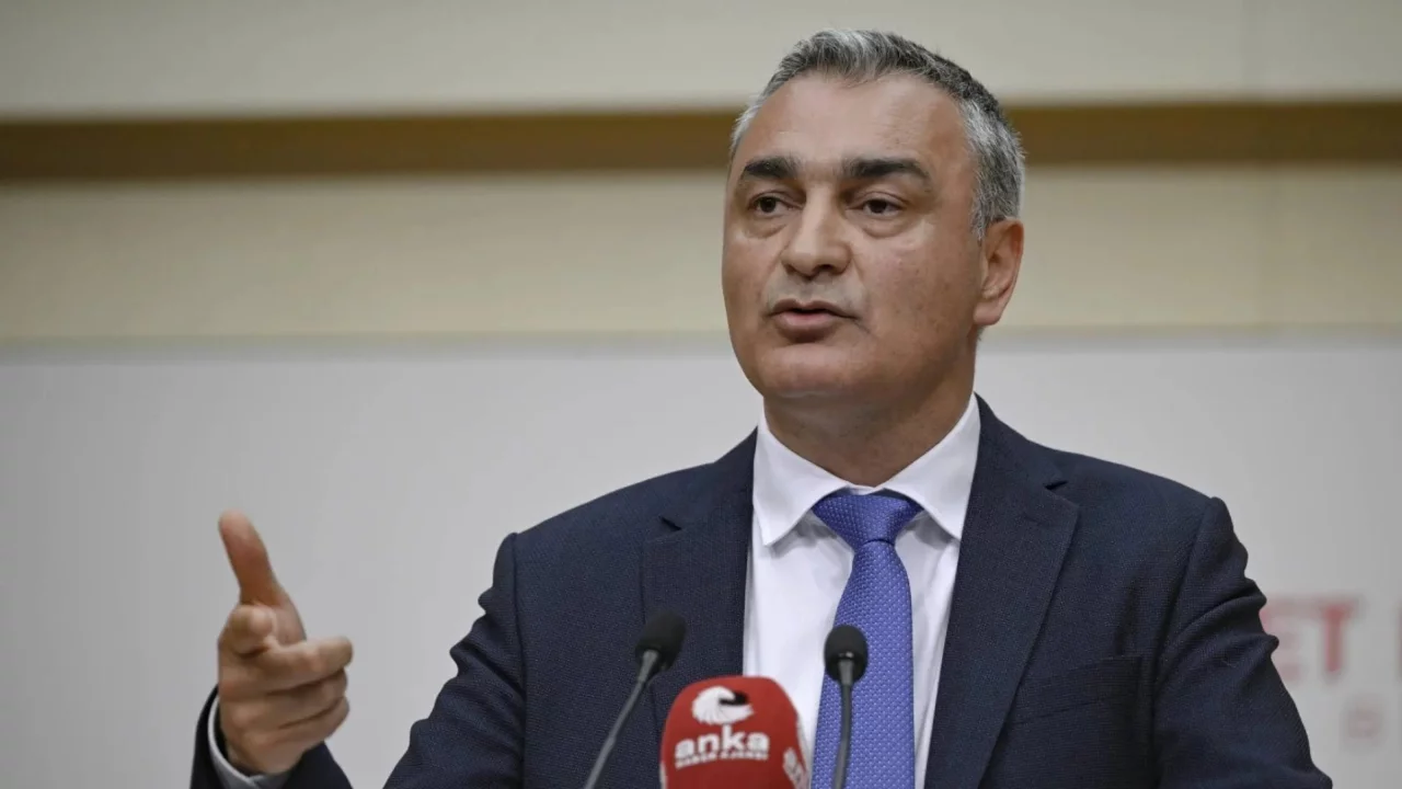 CHP Sözcüsü Sarı'dan AK Parti'ye geçen belediye başkanları tepkisi