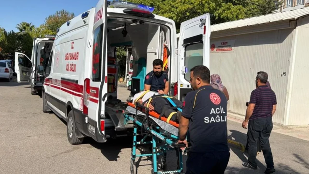 İşçileri taşıyan minibüs devrildi: 12 yaralı