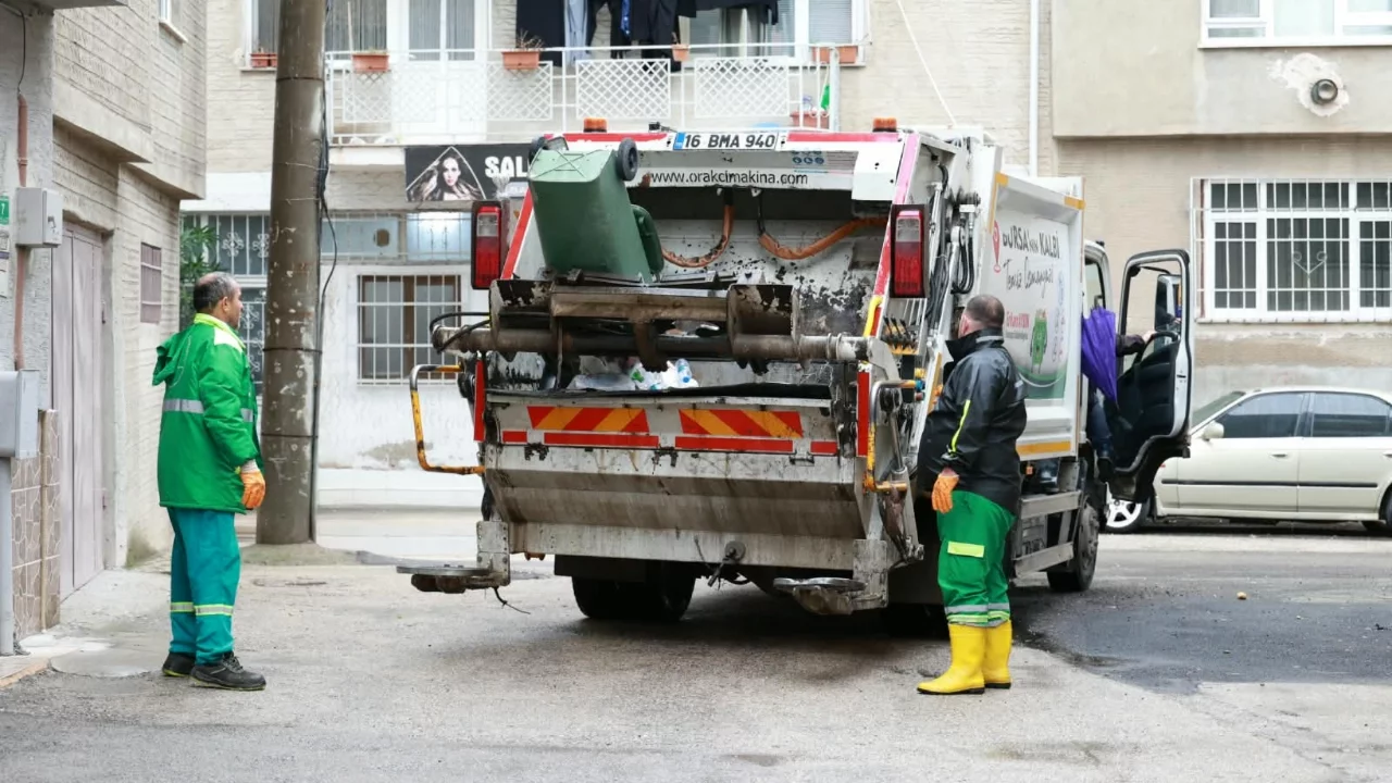 Osmangazi Belediyesi'nden 7/24 temizlik mesaisi