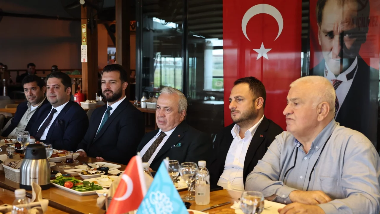 Nilüfer Belediye Başkanı Özdemir Bursaspor tribün liderleriyle buluştu