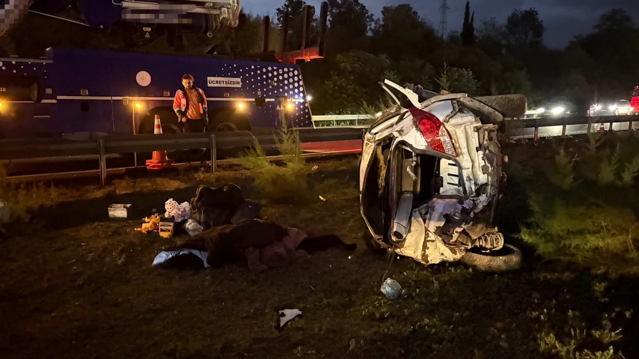 Sakarya'da otomobil devrildi: 1 ölü, 4 yaralı