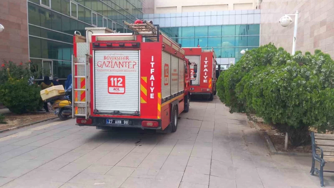 Gaziantep'te hastanenin bodrum katında yangın
